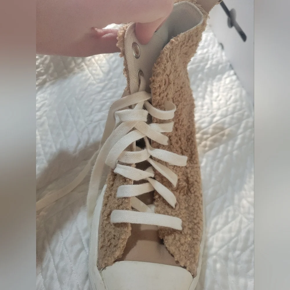 CONVERSE Chuck Taylor All Star Teddy Sherpa Platform High Tops Size 6.5